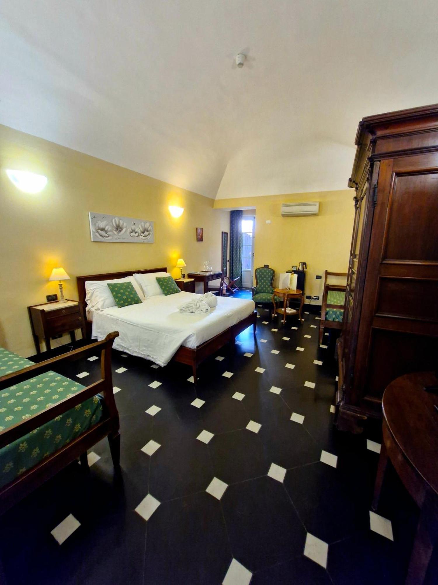 Palazzo Vescovile Hotel Noli Kültér fotó