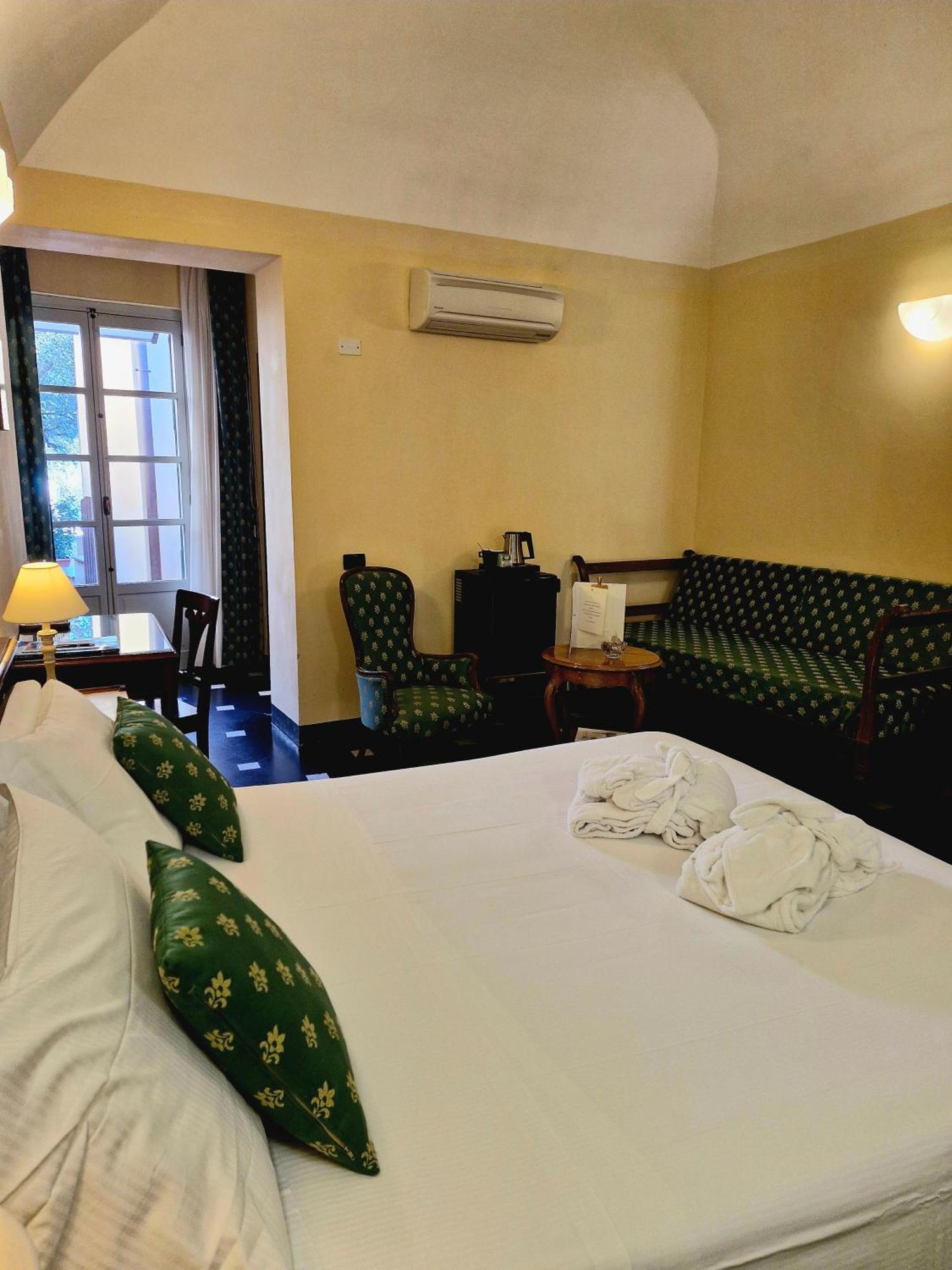 Palazzo Vescovile Hotel Noli Kültér fotó